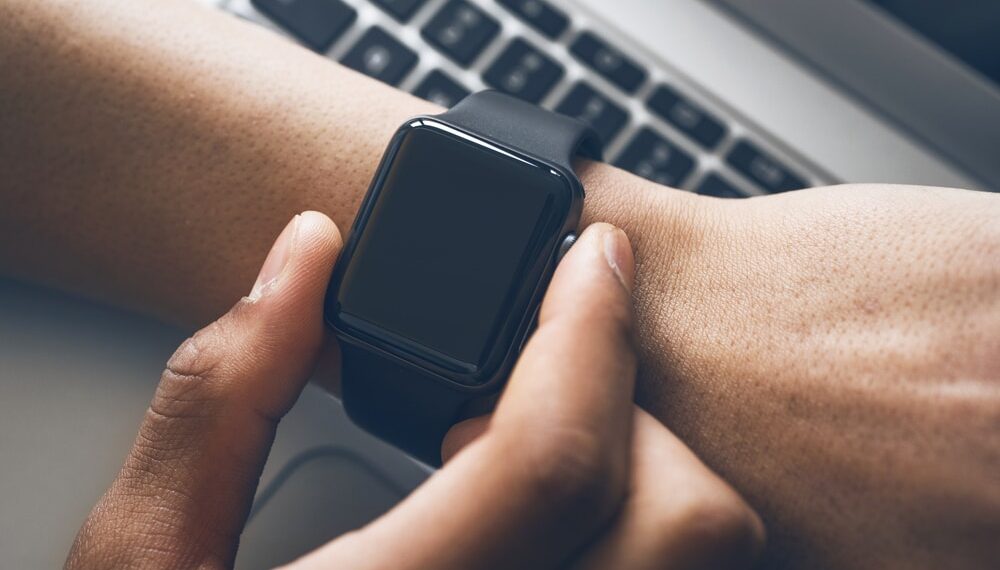 Pesquisadores estudam como usar a pele humana para recarregar smartwatches