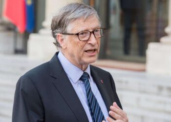 ‘A maioria dos governos escuta seus cientistas, não os ataca’, diz Bill Gates