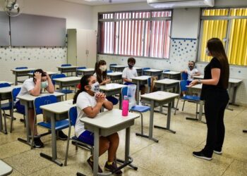 Adesão pelo ensino presencial nas escolas particulares diminuiu em SP