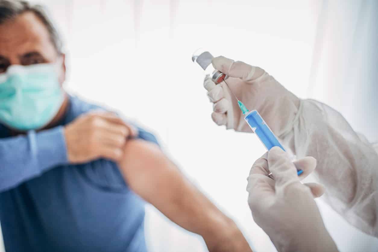 Anvisa autoriza mais mil voluntários para testes da vacina da Pfizer