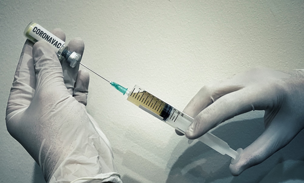 BioNTech afirma que poderá oferecer vacina adaptada à mutação do vírus em seis semanas