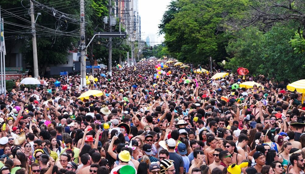 Comitê de combate a Covid-19 de São Paulo diz que Carnaval é “impensável” e blocos cancelam a participação