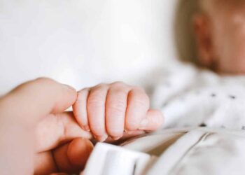 Covid-19: bebê espanhol nasce com anticorpos contra a doença