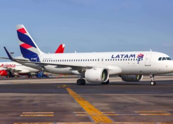 Covid-19: Latam vai demitir 2,7 mil tripulantes por crise