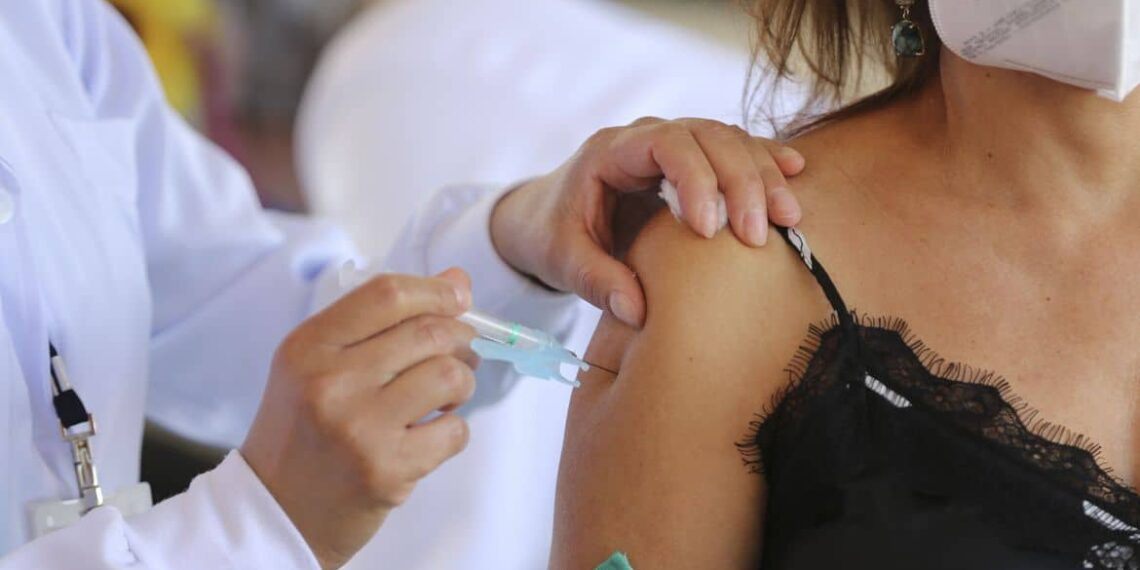 Covid-19: mais de 10 milhões de pessoas receberam reforço da vacina no Brasil