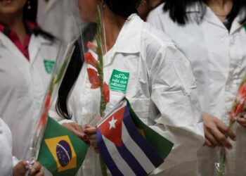 Governo solicitará ajuda de médicos cubanos no combate à Covid-19