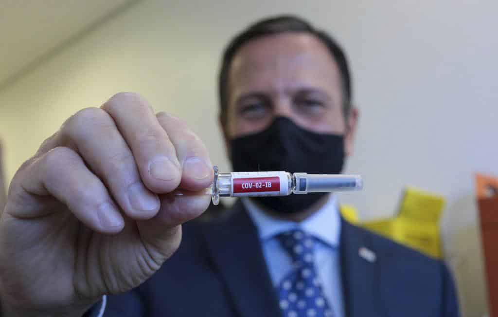 Spray nasal australiano impede avanço da Covid-19 em testes com animais